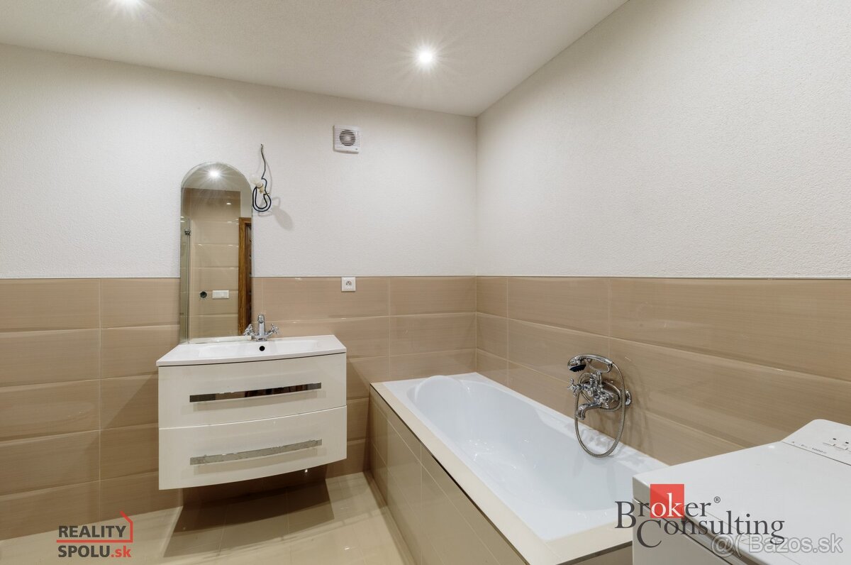 Čiastočne zrekonštruovaný rodinný dom - Liptovský Mikuláš - - 9