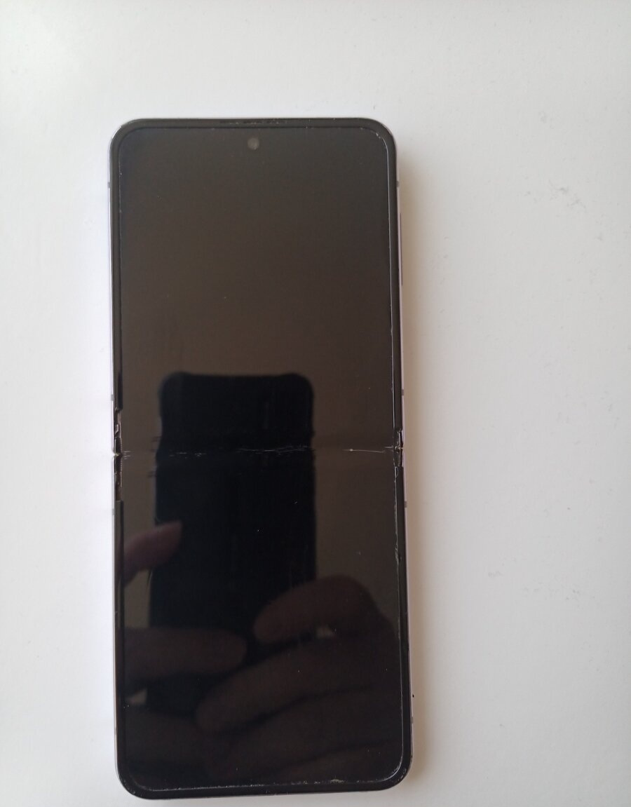 Samsung Galaxy Z Flip 4 - 9