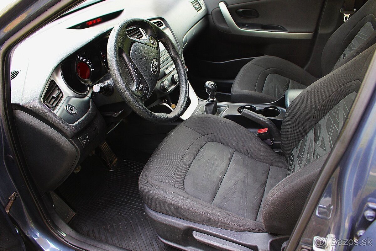 KIA.....CEED...66KW...CRDI...MANUAL 6st...2013....179TIS..KM - 9