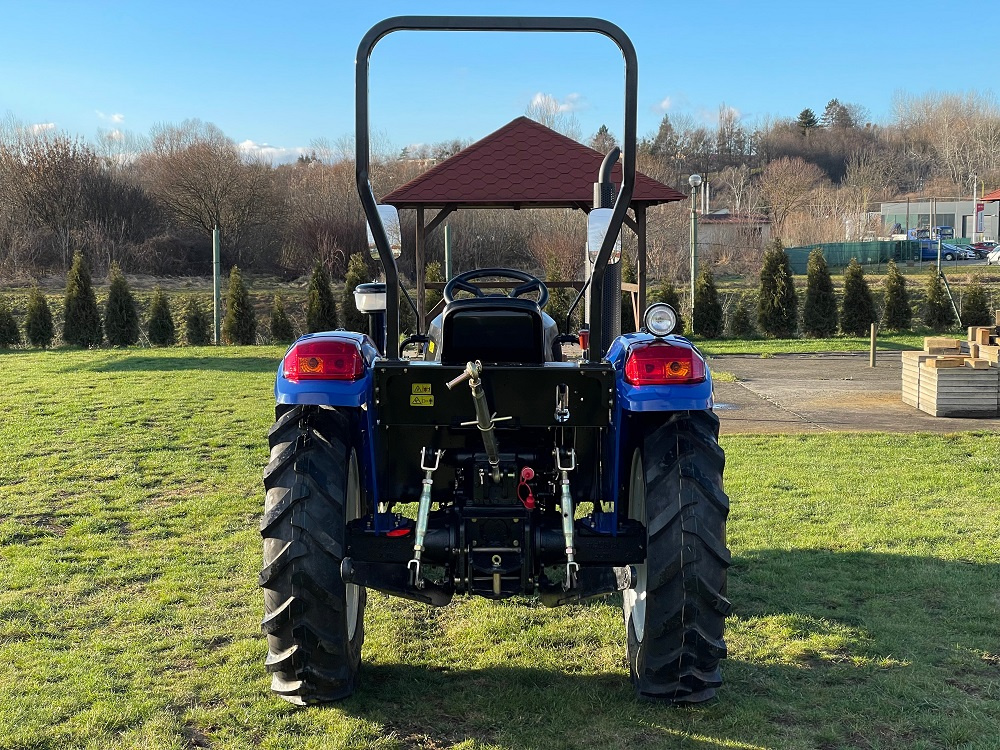 Traktor 504 (50 koní) s pneu 7.50-16/11.2-24 - 9