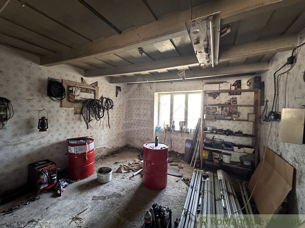 Starý sedliacky dom s veľkým pozemkom v Kolte – ideálna pr - 9