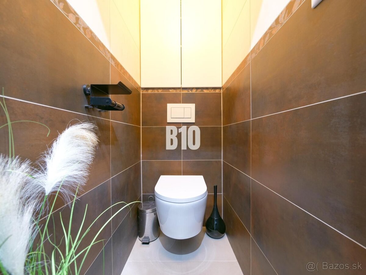 REZERVOVANÉ 2 a pol izbový byt s loggiou - zariadený - 61 m2 - 9