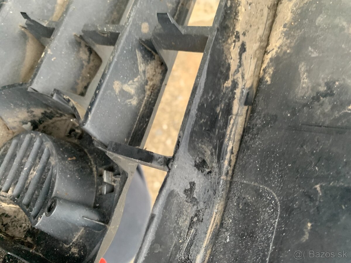 Maska 5 07-11 8T0 mrizka do nárazníku znak - 9