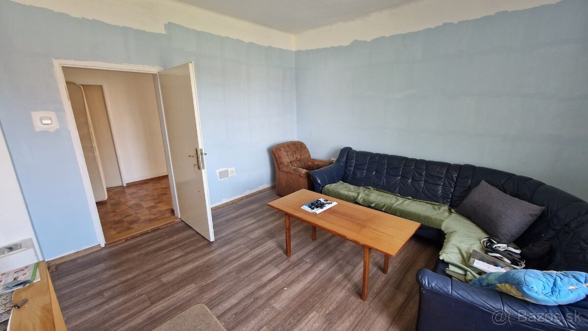 RODINNÝ DOM V PERFEKTNEJ LOKALITE ZLATE MORAVCE - 9