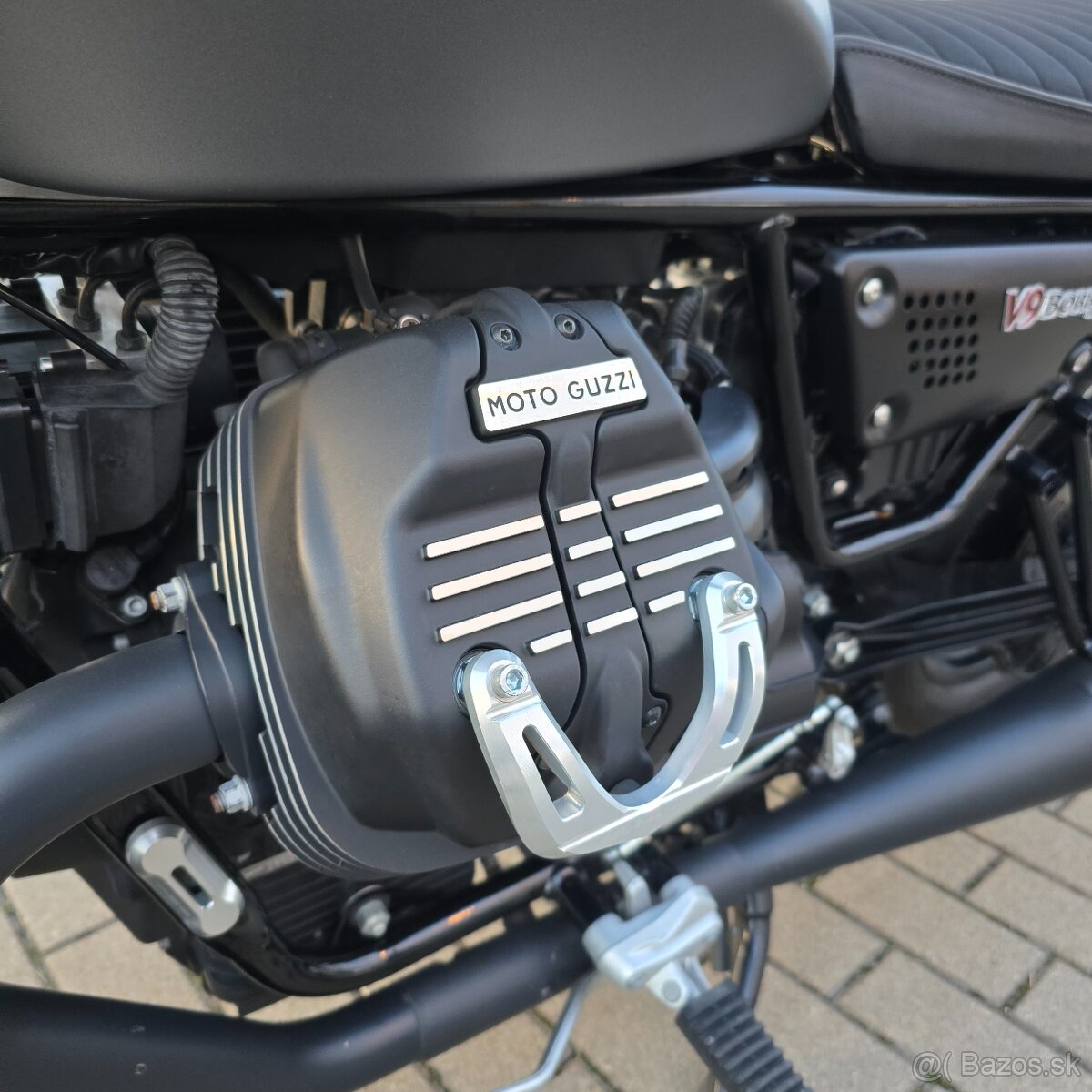 MotoGuzzi V9 Bobber 2018 výfuky Zard + doplnky + tlmiče YSS - 9