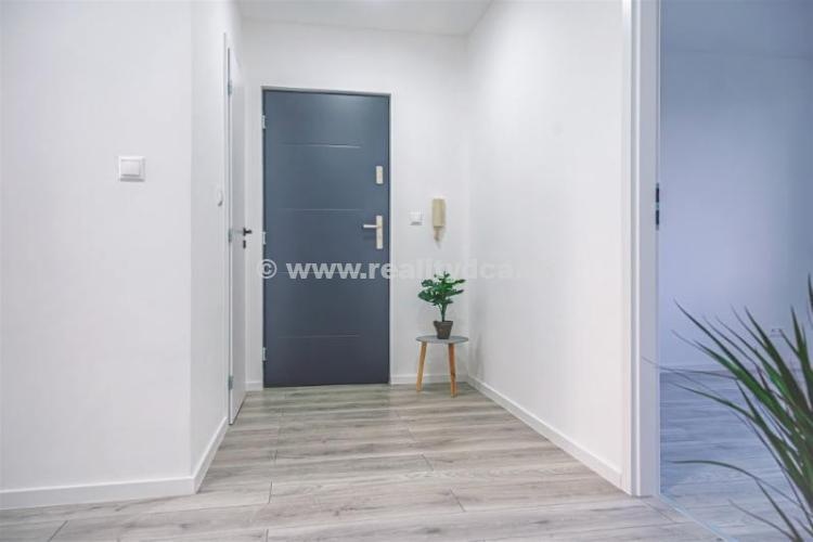 Predám zrekonštruovaný 3-izbový byt v Bánovciach n/B - 9