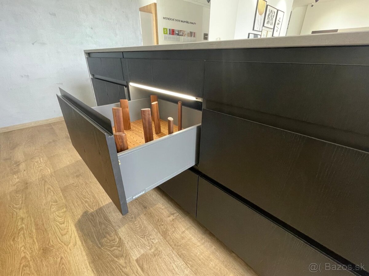 Kuchyňa HANÁK s ostrovom, nová, výstavná vzorka - 9