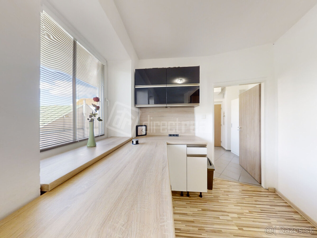 Na prenájom kompletne zariadený dvojizbový byt v centr… - 9