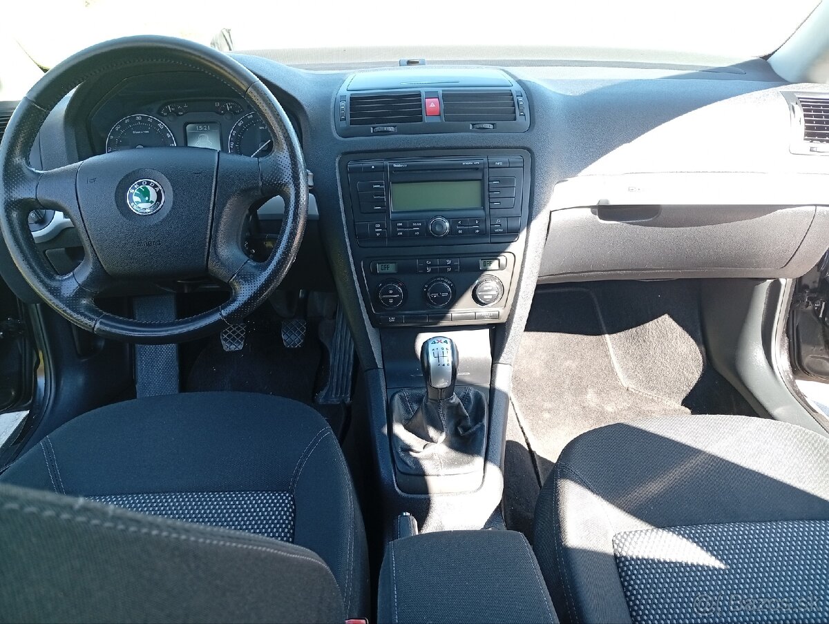 Škoda Octavia Combi 4x4 Scout - 9