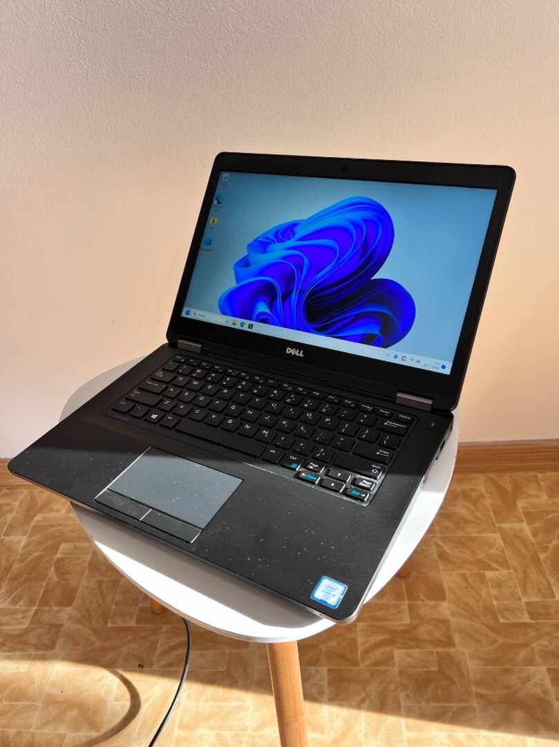 Notebook 14" DELL.Intel i5-6300U 2x2,40GHz.8gb ram.120g SSD - 9