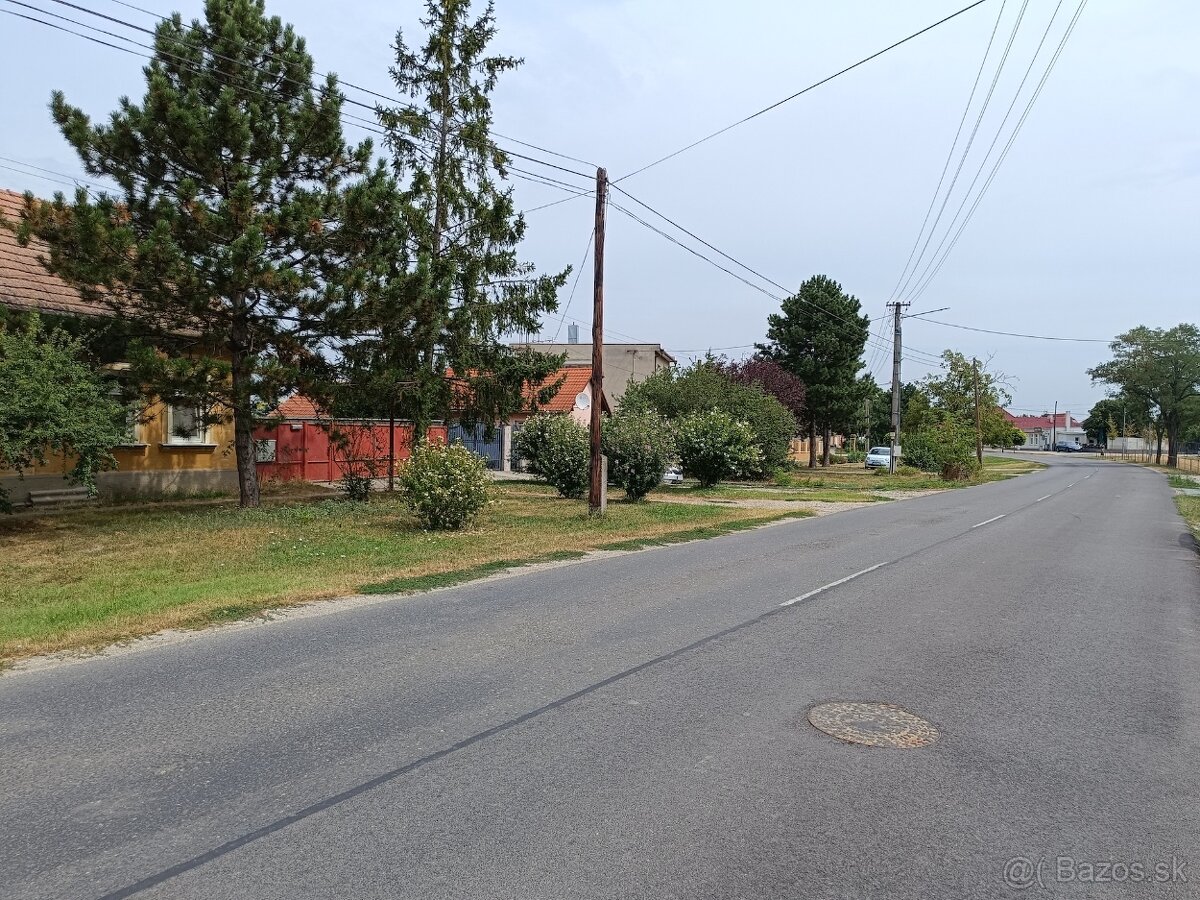 PRENÁJOM 2100 m2 pozemok pri BA (PARKOVANIE/REKLAMNÁ PLOCHA - 9