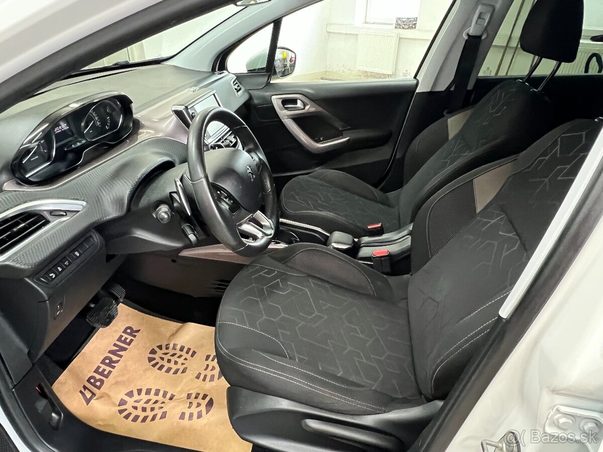 Peugeot 2008 1.2 PureTech AUTOMAT LITÁ KOLA NAVI TAŽNÉ ZAŘ. - 9