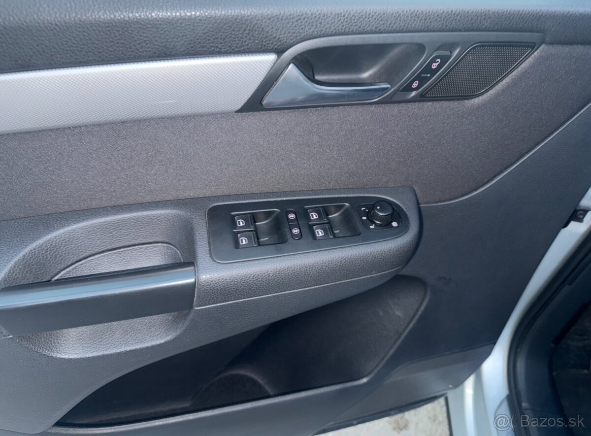 VOLKSWAGEN SHARAN 2.0 TDI manuál MATCH výbava - 9