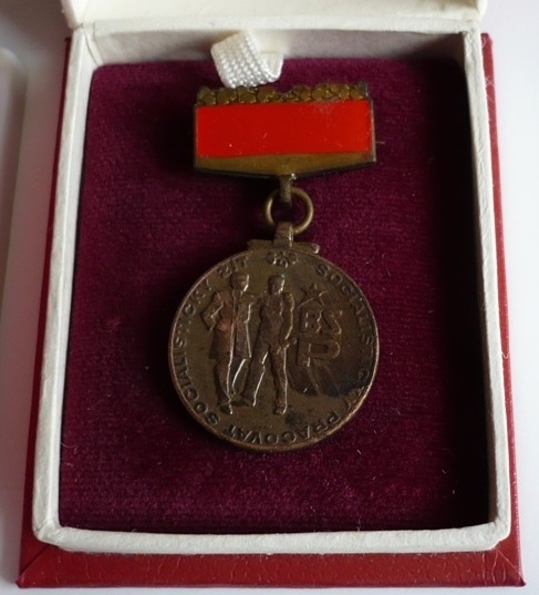 pohľadnice,fotky,odznaky... - 9