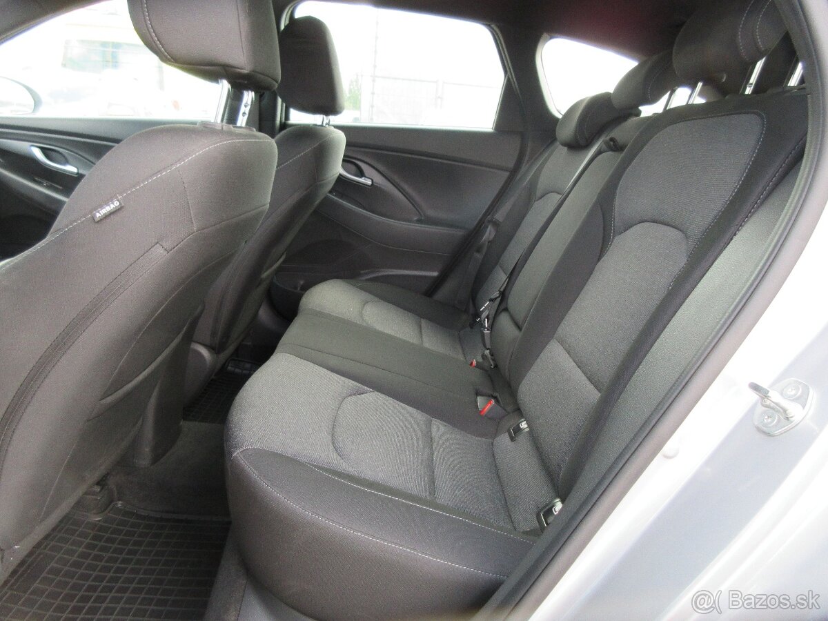 Hyundai i30 CW 1.5i CVVT Comfor - 9