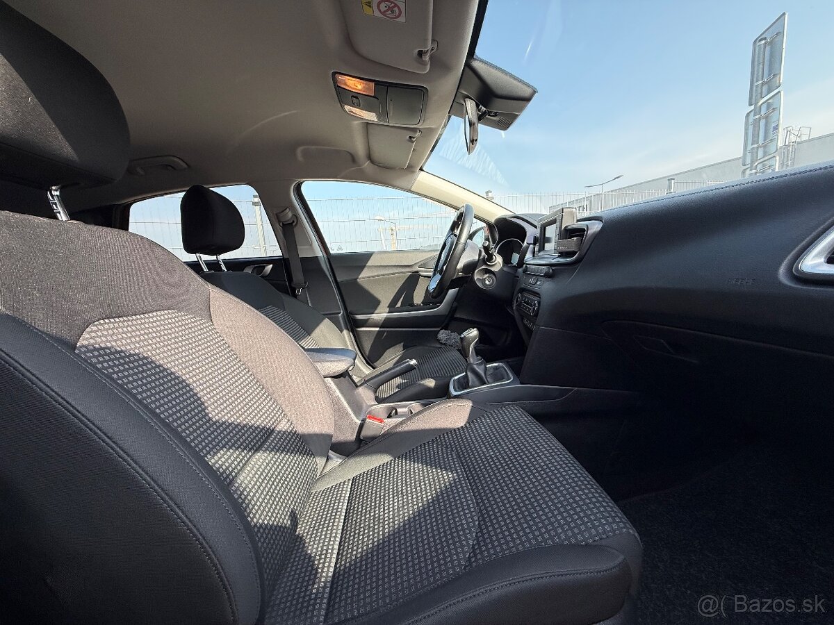 Kia Ceed - 9