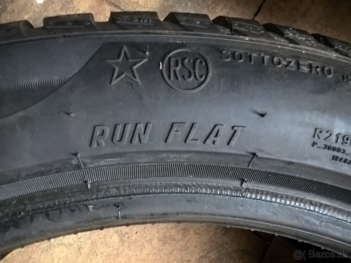 2 ks ZIMNÉ 245/45 R18 100V PIRELLI - dezén cca 8 mm - 9