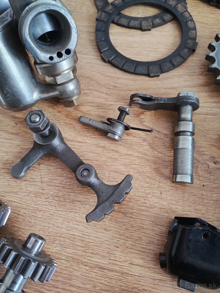 Predám náhradné diely na ČZ 125C a ČZ 150C a ČZ 125/351 - 9