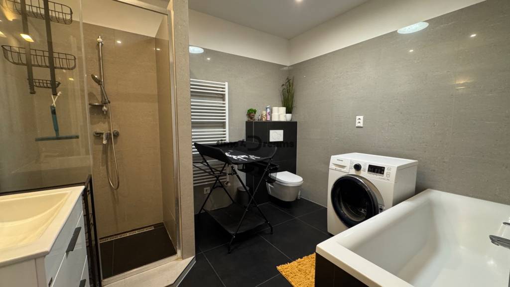 NA PREDAJ Radový rodinný dom v obci Malý Lapáš - 9