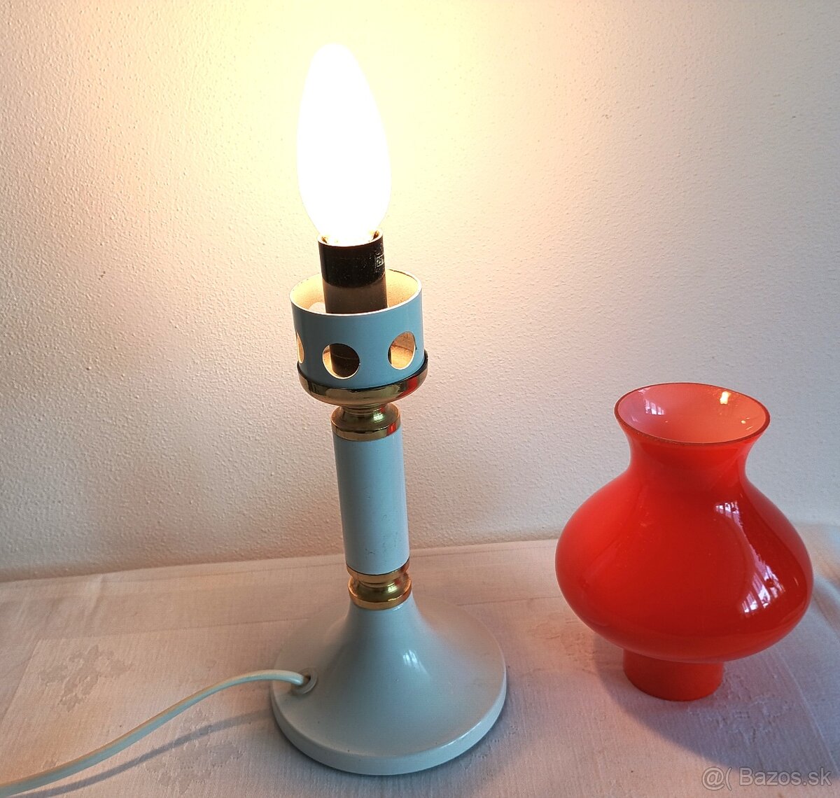 Retro sko, porcelán, lampička a kovová zvonička - 9