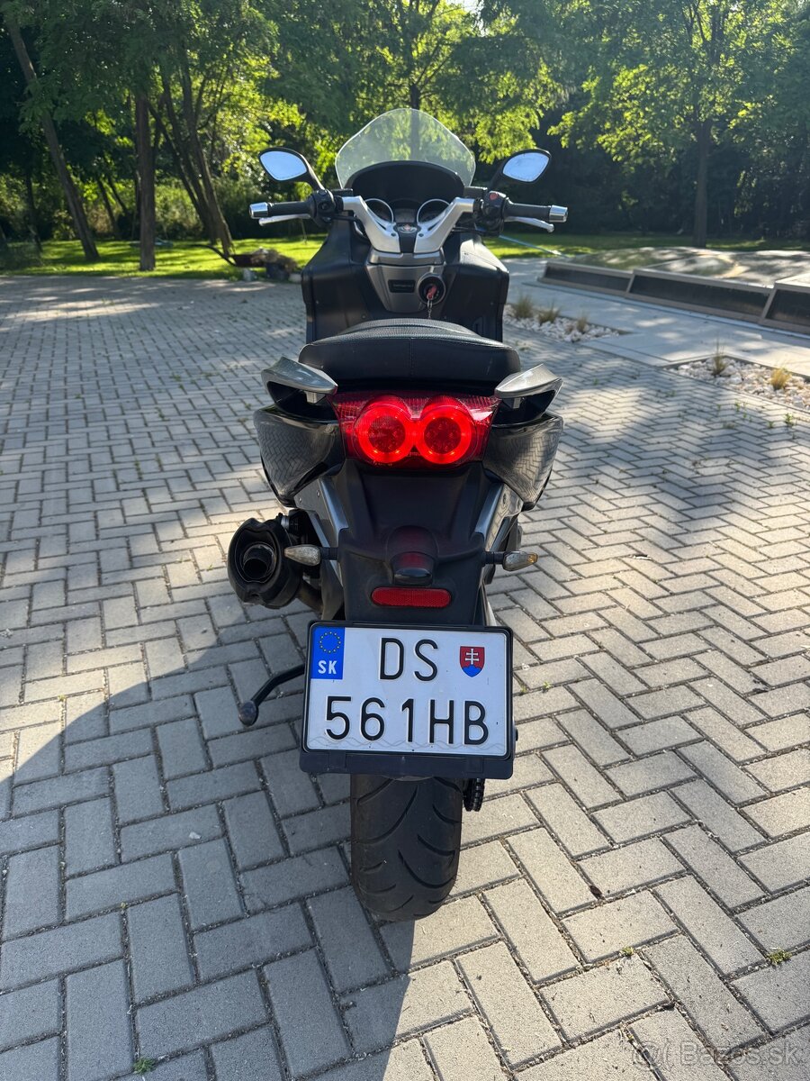 Gilera GP 800 - 9