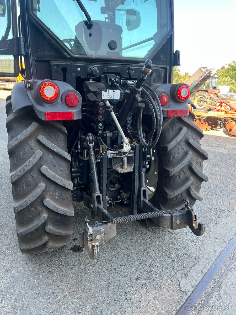 TRAKTOR NEW HOLLAND T4.100N - 9
