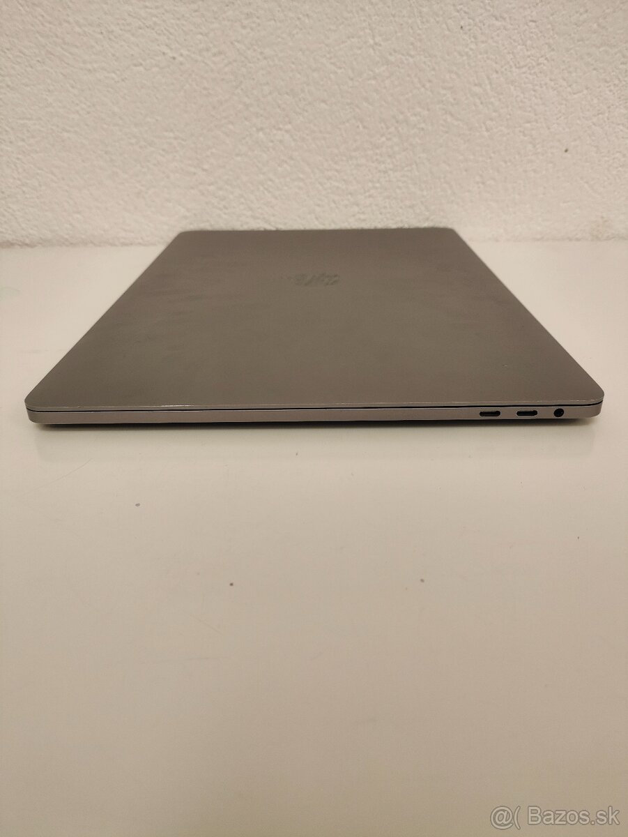 Apple MacBook Pro 15 (2018) | Intel Core i7 • 16 GB RAM • 25 - 9