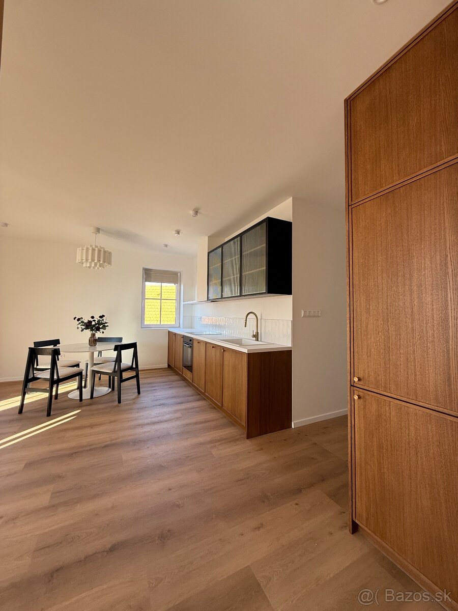 Ponúkam na prenájom 3 izbový byť 85m² TOPOĽČIANKY - 9