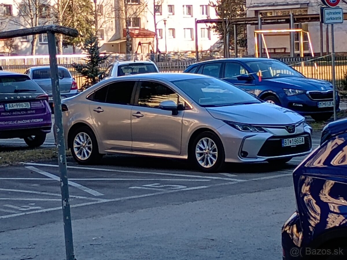 ZARUKA DO 31-8. 2027 TOYOTA COROLA 1.5 92 KW COMFORT - 9