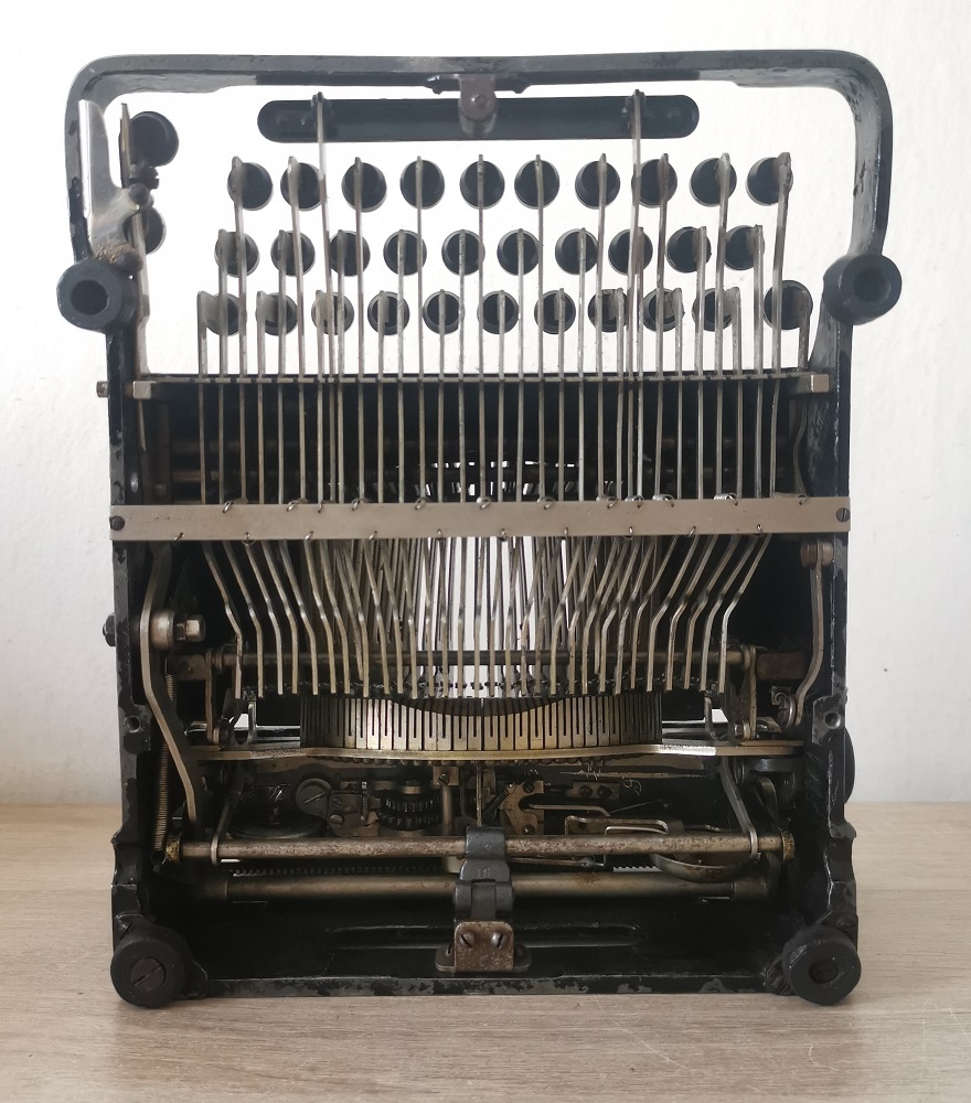 Vzácny starožitný písací stroj Senta 3 Bank z roku 1914 - 9