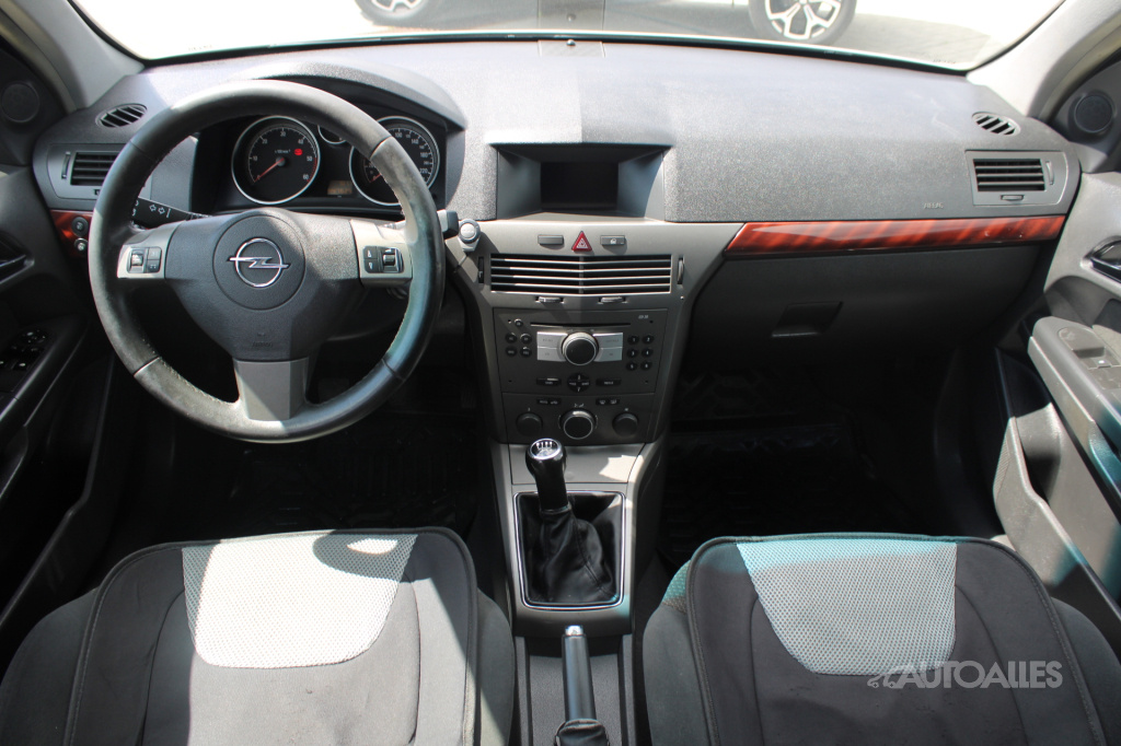 Opel Astra Caravan 1,9CDTi 88 kW - 9