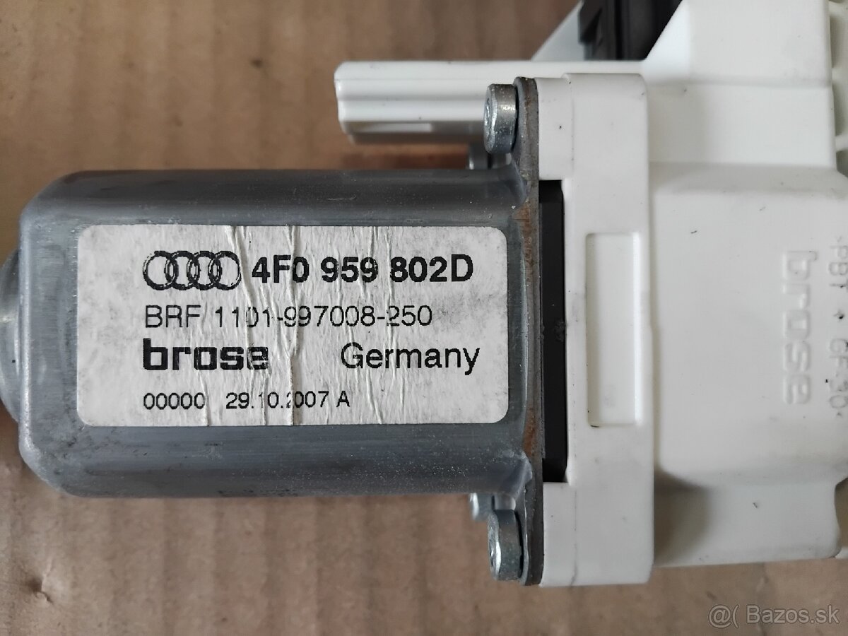 dvere spolujazdca Audi A5 8T - LY7G - 9