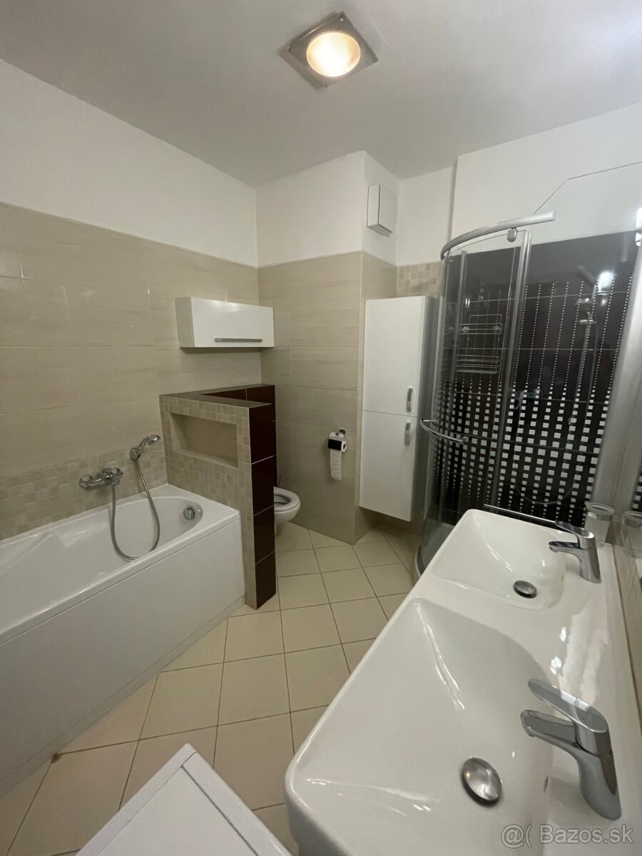 Priestranný 4izbový byt 120m2 s krytým parkovaním pre 2 autá - 9