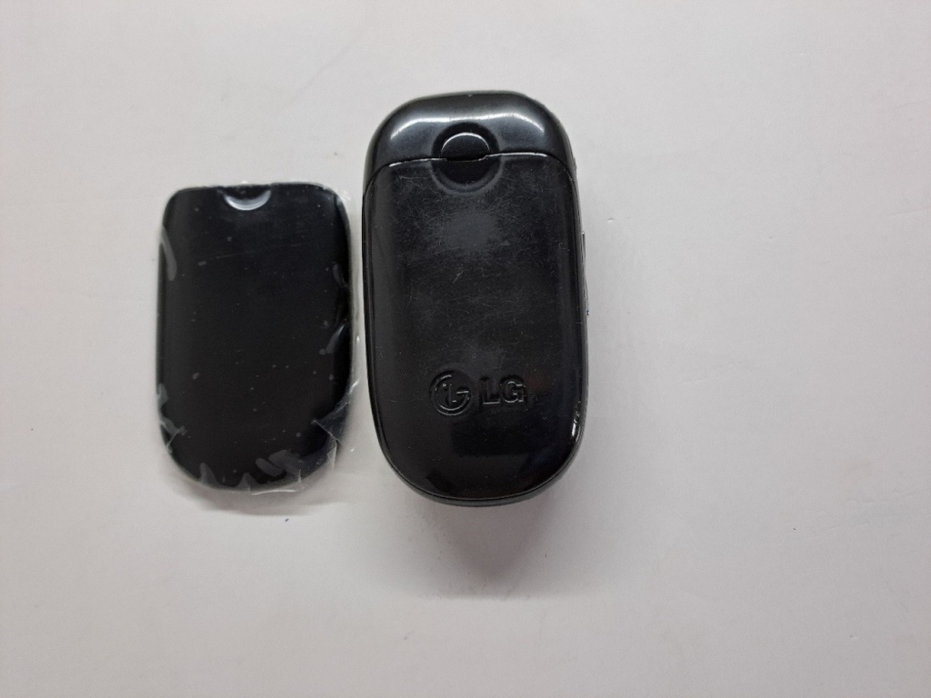 LG KG 225 Veľmi Zachovalé Maličké Véčko 8cm a len 69g - 9