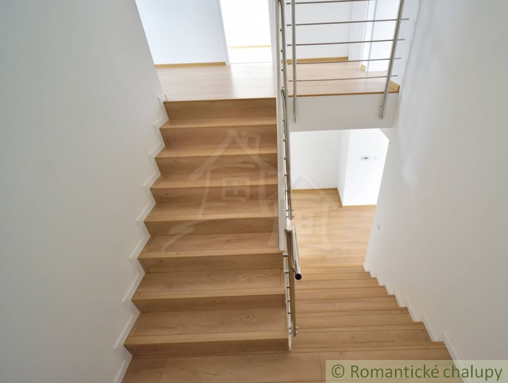 Novostavba štvorizbového rodinného domu s garážou v radove - 9