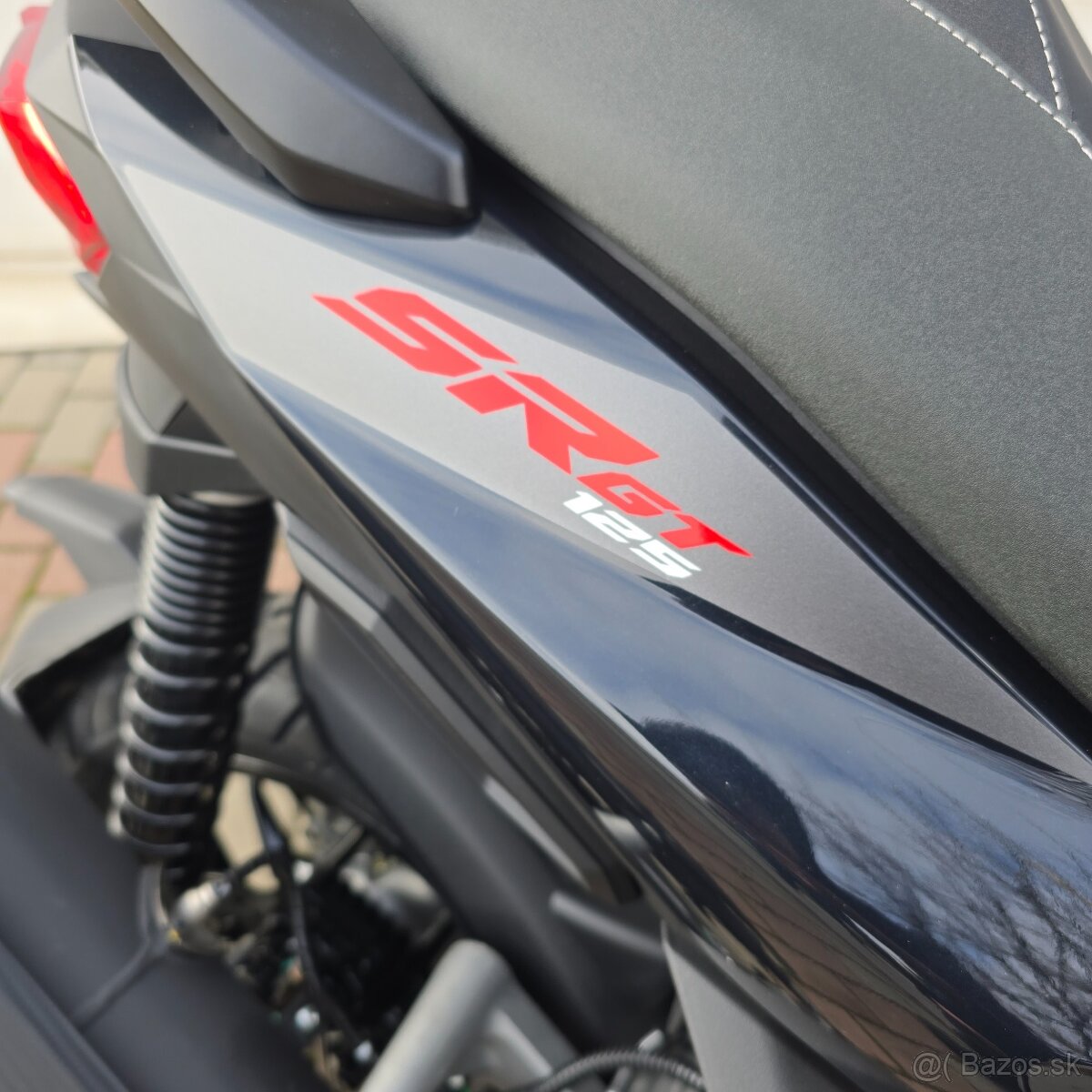 Aprilia SR GT 125 - 9