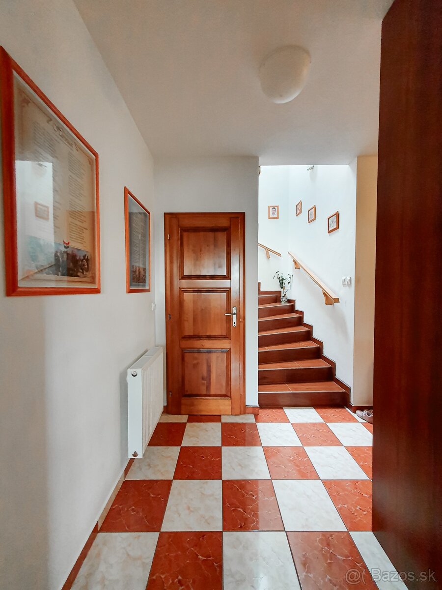 Komfortný dvojpodlažný rodinný dom - 9