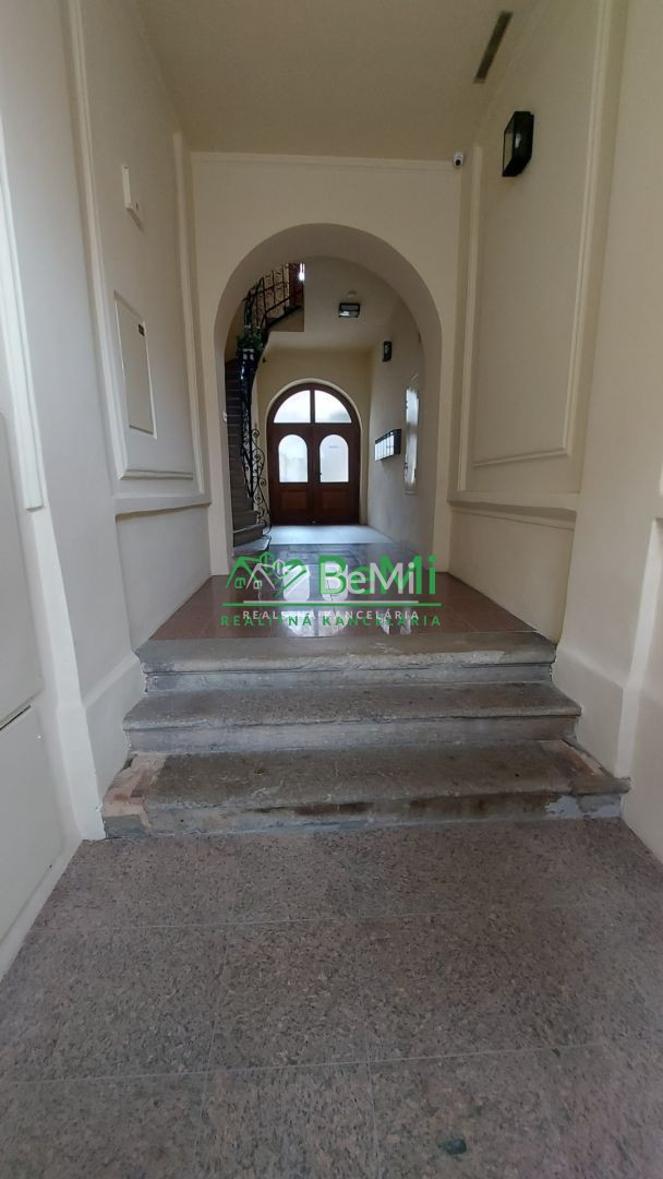 Prenájom 4 kancelárie Nitra, Štefánikova tr. (218-26-JUF) - 9