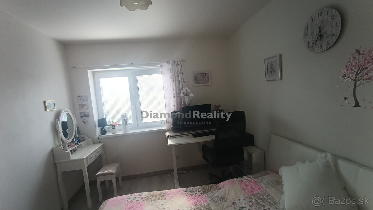 RezervovanéNa predaj krásna novostavba v obci Svätoplukovo - 9