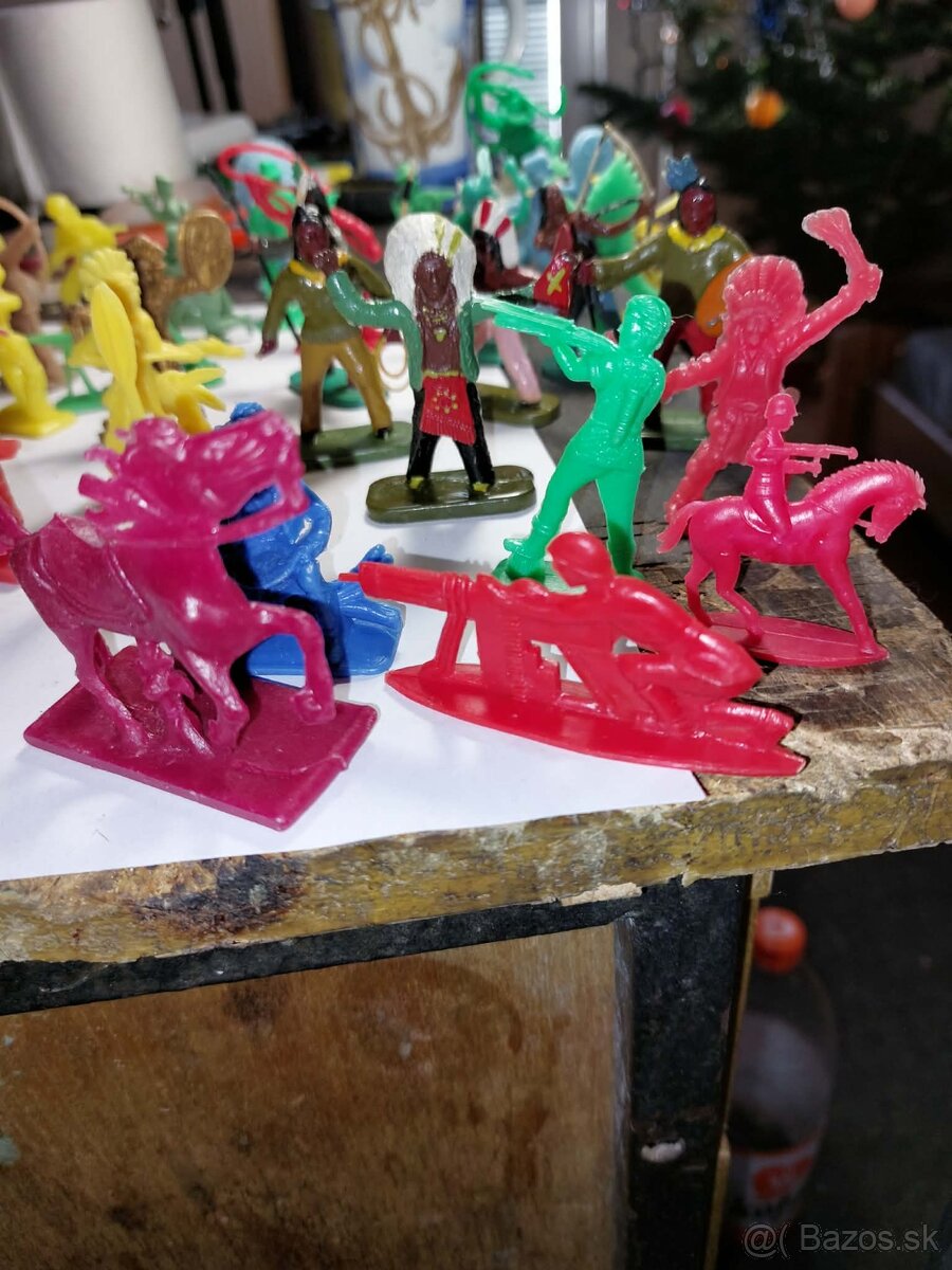 Staré retro figúrky,indiáni,vojaci - 9