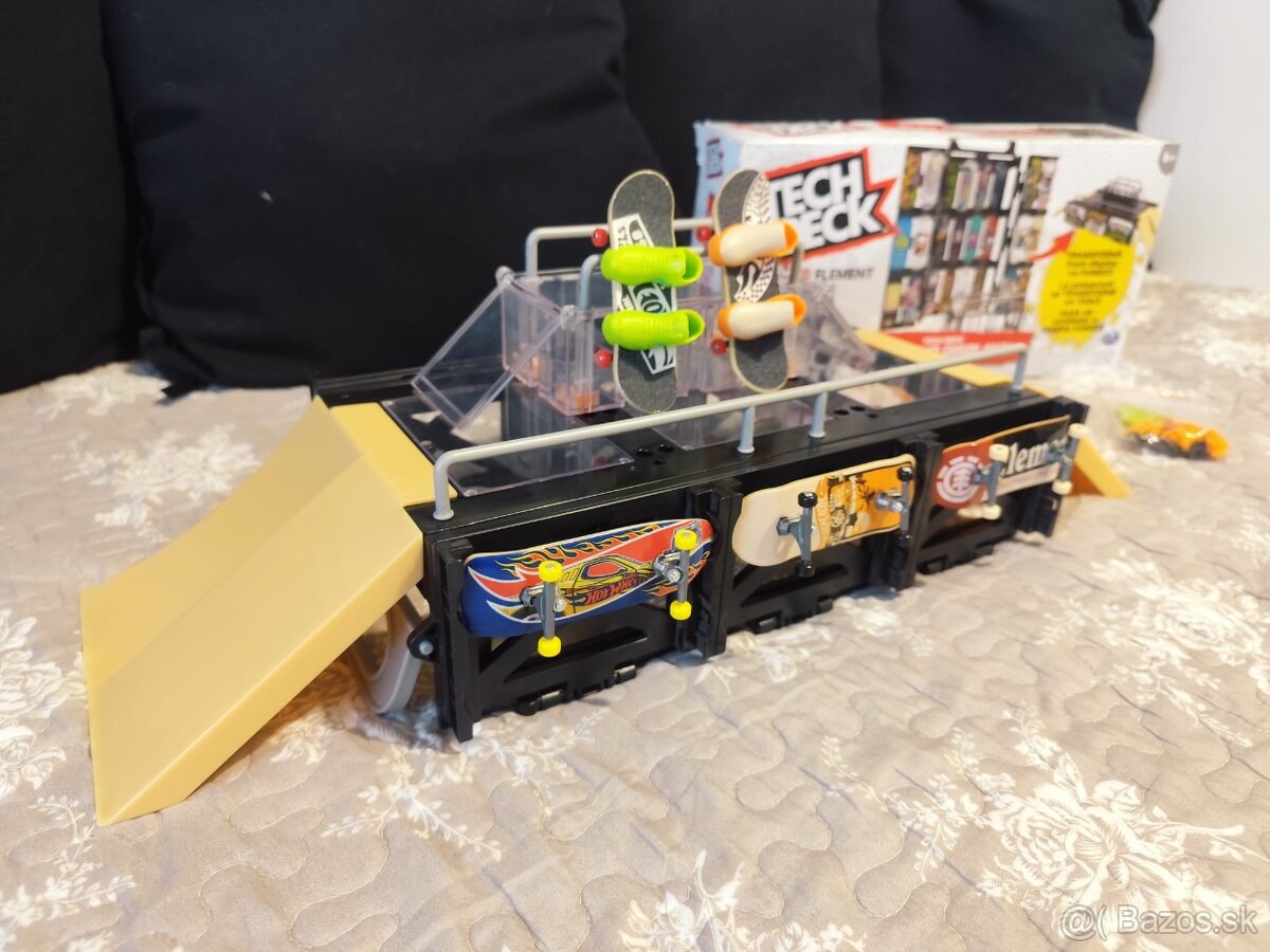 Tech Deck display fingerboard - 9