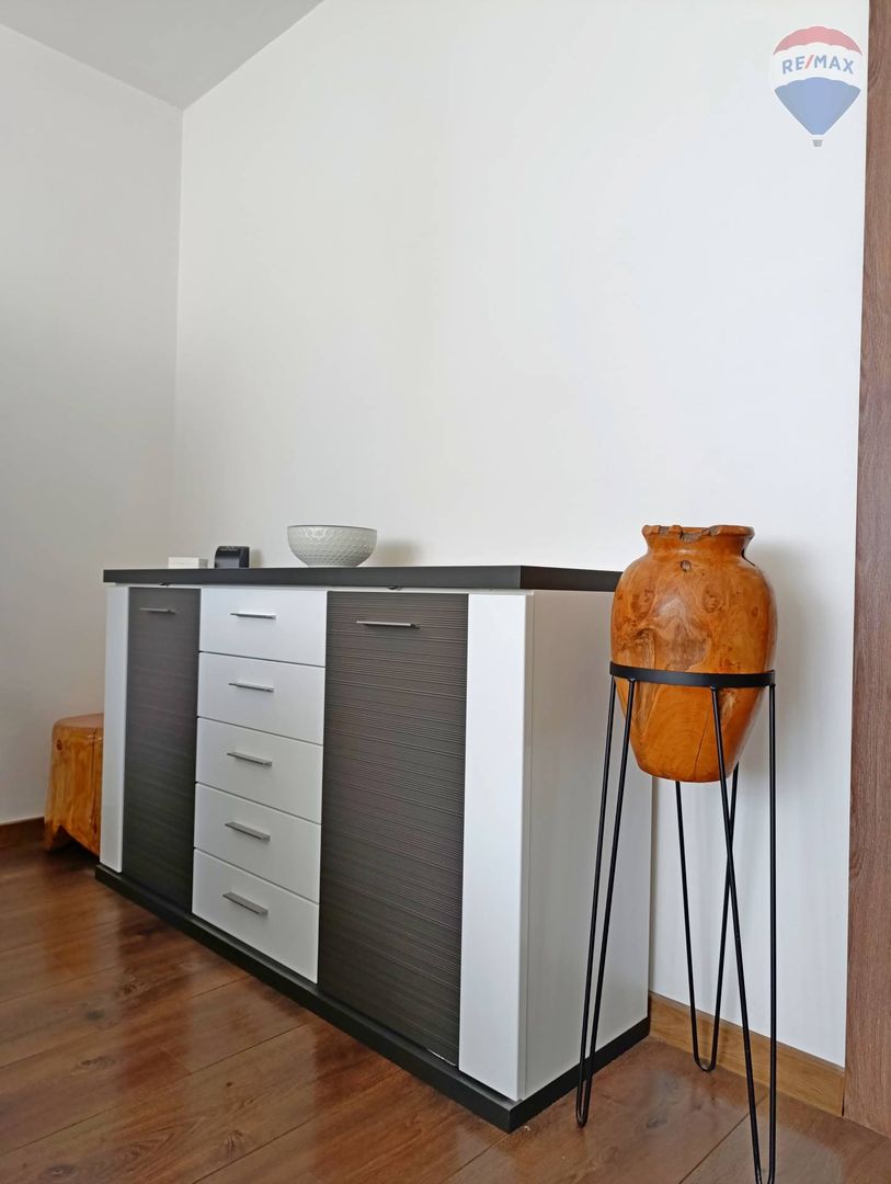 Prerobený 3-izbový byt v pokojnej zelenej časti Podbrezín - 9