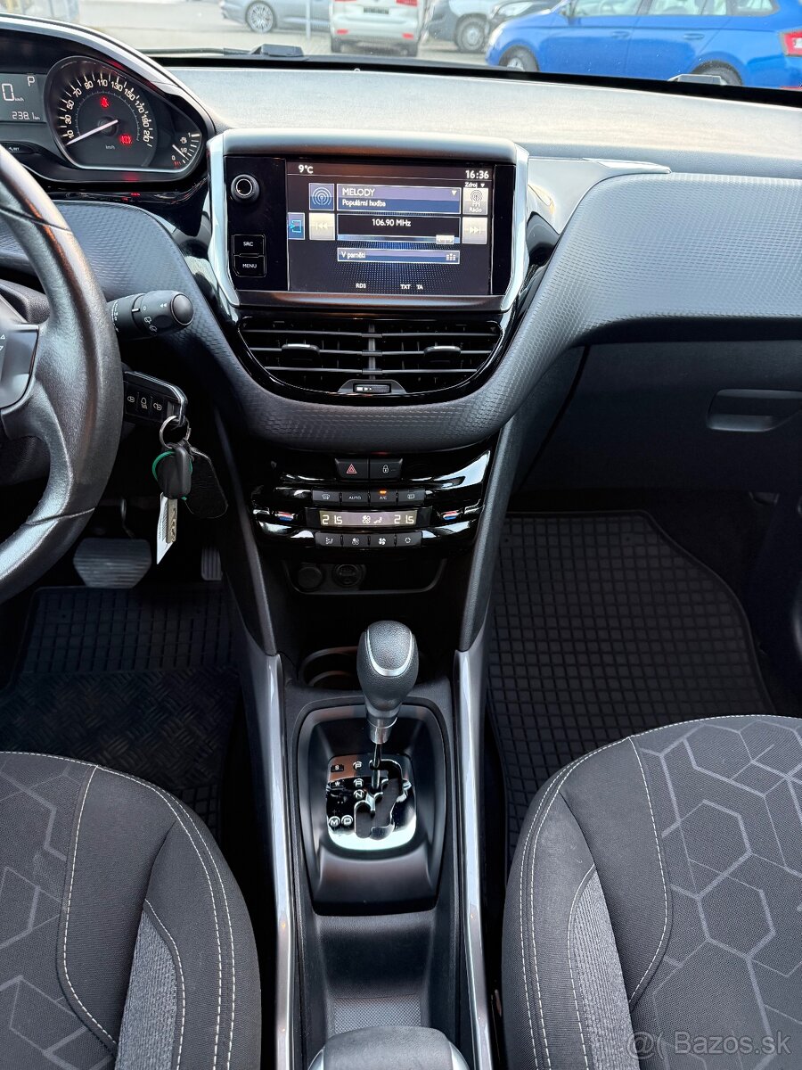 Peugeot 2008 1.2 PureTech Allure A/T - 9