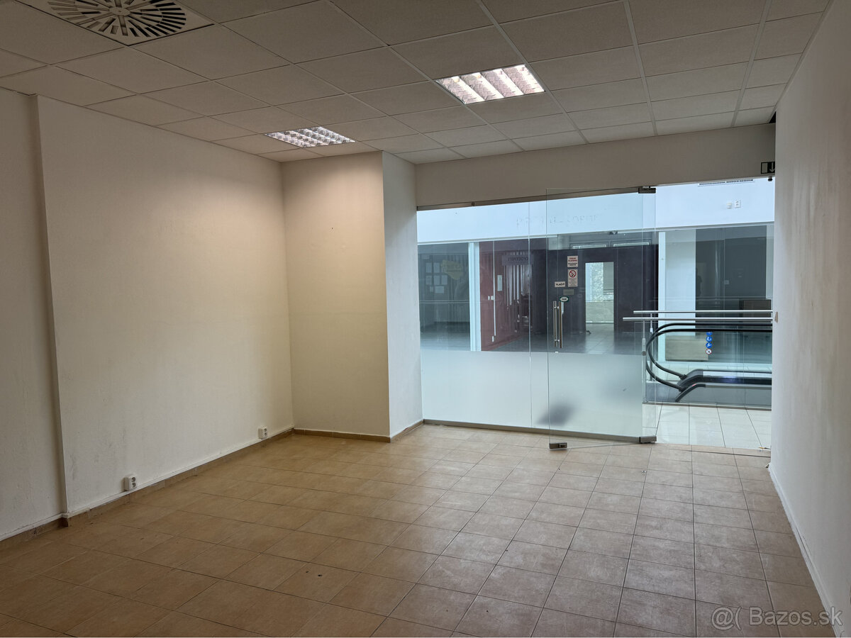 Prenájom obchodných priestorov od 24 m² v OD Saratov II v me - 9