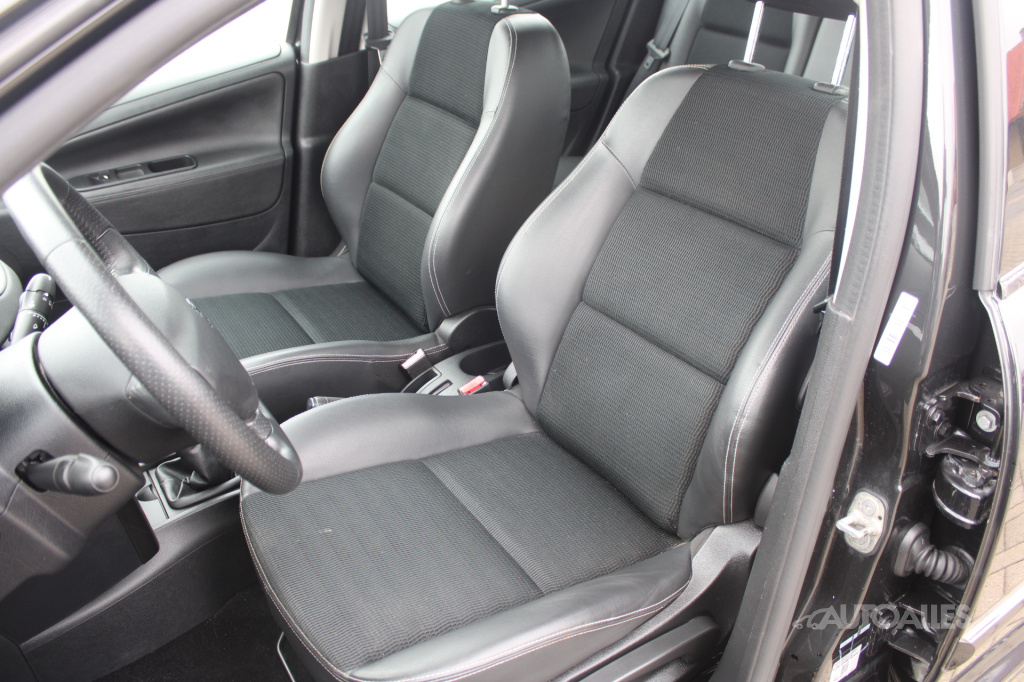 Peugeot 207 1,4 i 70 kW - 9