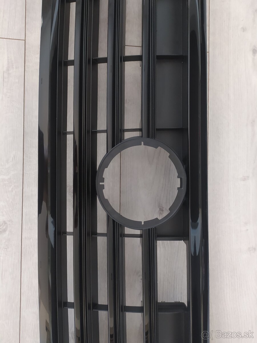 VW Touareg 3 III 760 maska čierna RLine, ostrekovačov svetla - 9