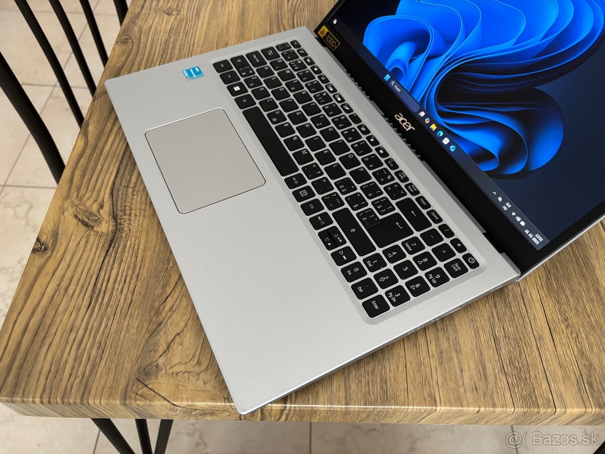 /15.6"/Acer/Notebook/4GB RAM DDR5/128GB NVMe SSD/Intel HD2G - 9