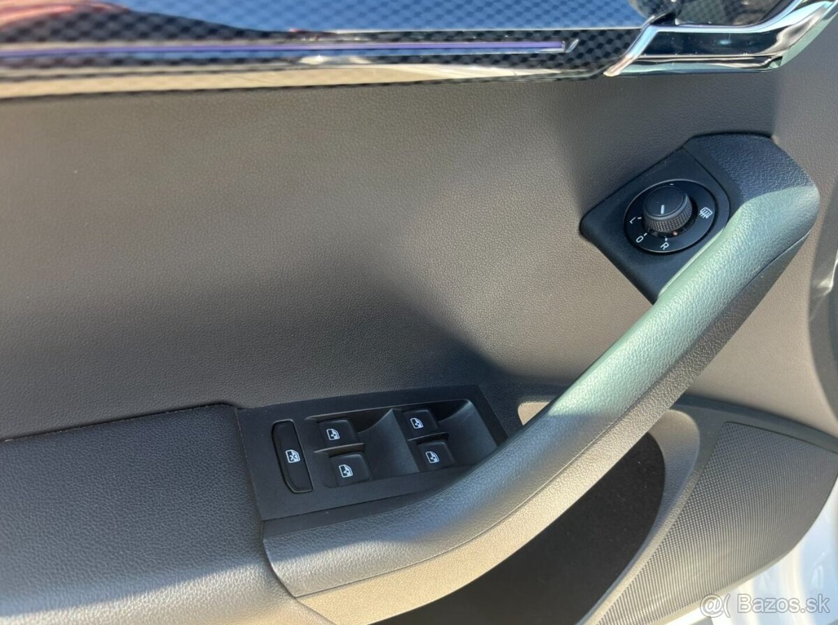 Škoda Octavia Combi 2.0 TDI RS DSG - 9