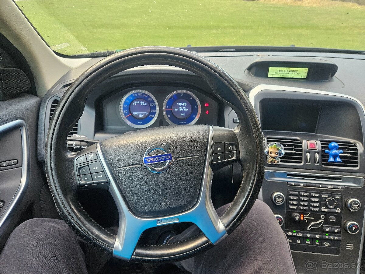 Volvo XC 60 R Design - 9