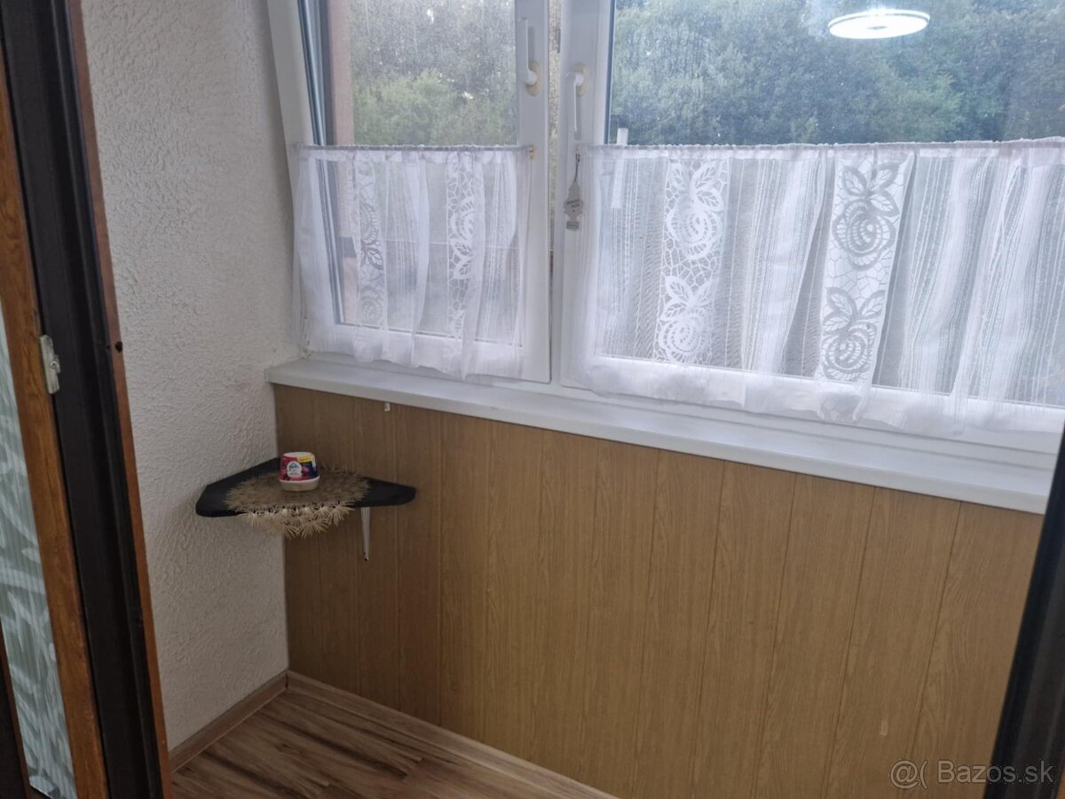 Na predaj 4 izbový byt v meste Handlová na ulici Okružná. - 9
